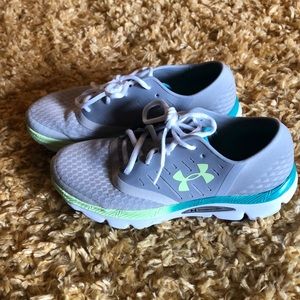 Women’s shoes size 9.5 Under Armour sneakers running athletic light weight gray